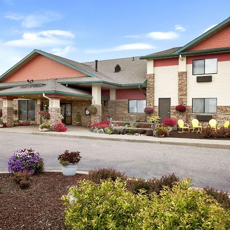 Super 8 By Wyndham Eveleth Motel Exterior photo